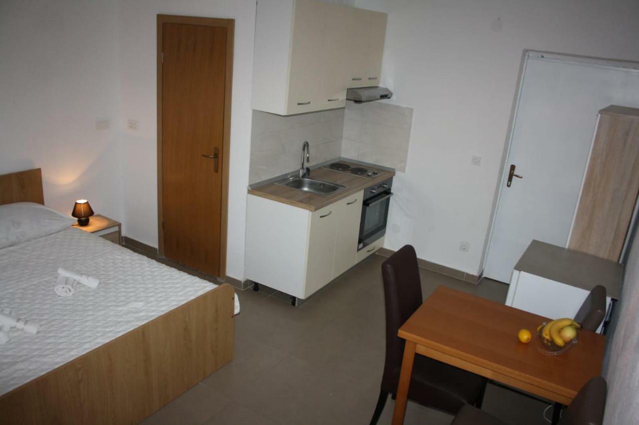 Apartments Monika Omiš Esterno foto